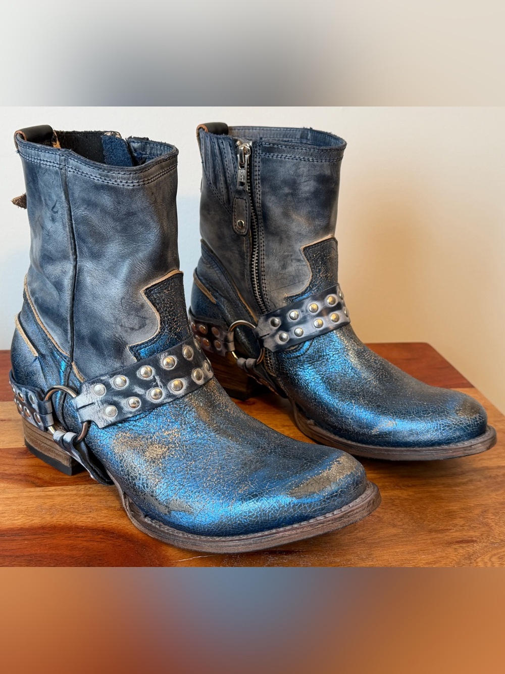 Brand New Freebird by Steven Ramone Boots in metallic Royal Blue Multi - Size 10